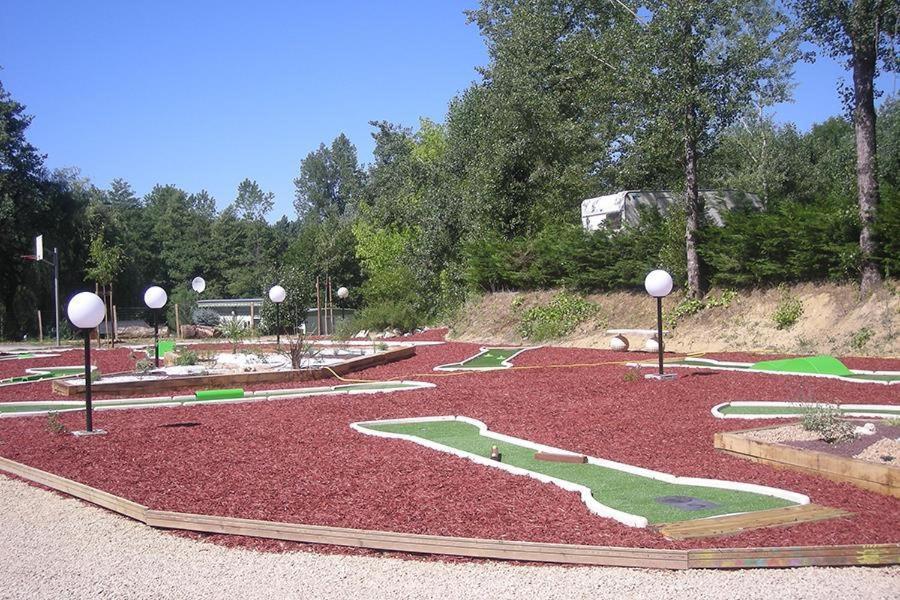 فندق Camping Les Lacs De Courtes Estang المظهر الخارجي الصورة