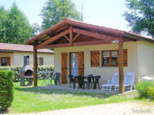 فندق Camping Les Lacs De Courtes Estang المظهر الخارجي الصورة