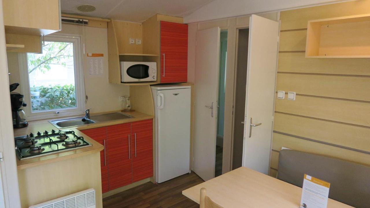 فندق Camping Les Lacs De Courtes Estang المظهر الخارجي الصورة